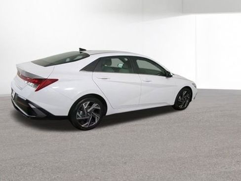 Used 2024 Hyundai Elantra Limited image 10