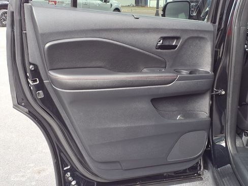 Used 2025 Honda Passport Black Edition image 19