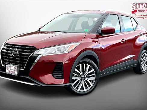 Used 2023 Nissan Kicks SV image 3