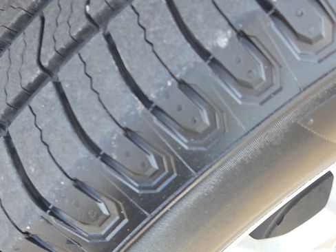 Used 2020 Chevrolet Equinox LT w/ Driver Convenience Package image 16