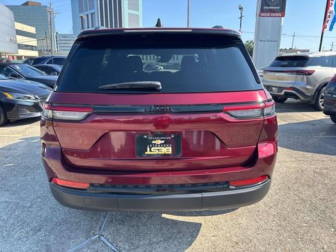 Used 2024 Jeep Grand Cherokee Altitude RWD image 6