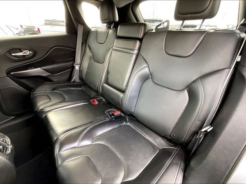 Used 2019 Jeep Cherokee Limited image 4