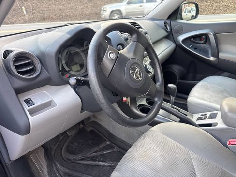 Used 2010 Toyota RAV4 Base 4x4 4dr SUV image 10