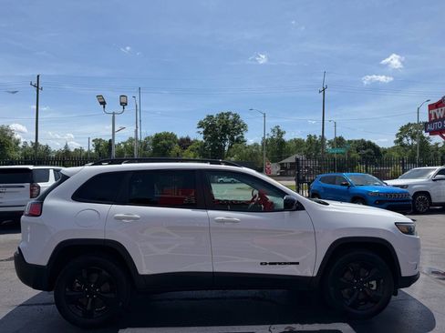Used 2023 Jeep Cherokee Altitude Lux AWD/4WD image 4