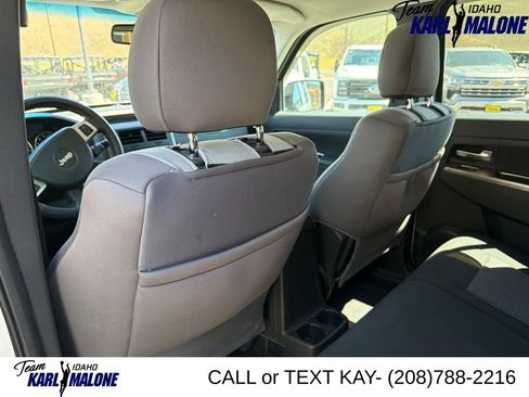 Used 2010 Jeep Liberty Renegade w/ Premium Group AWD/4WD image 15