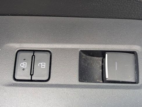 Used 2022 Toyota RAV4 XLE FWD image 31