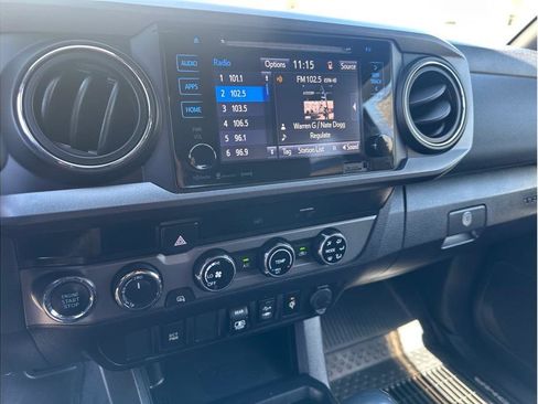 Used 2018 Toyota Tacoma TRD Sport w/ Exterior Package AWD/4WD image 16