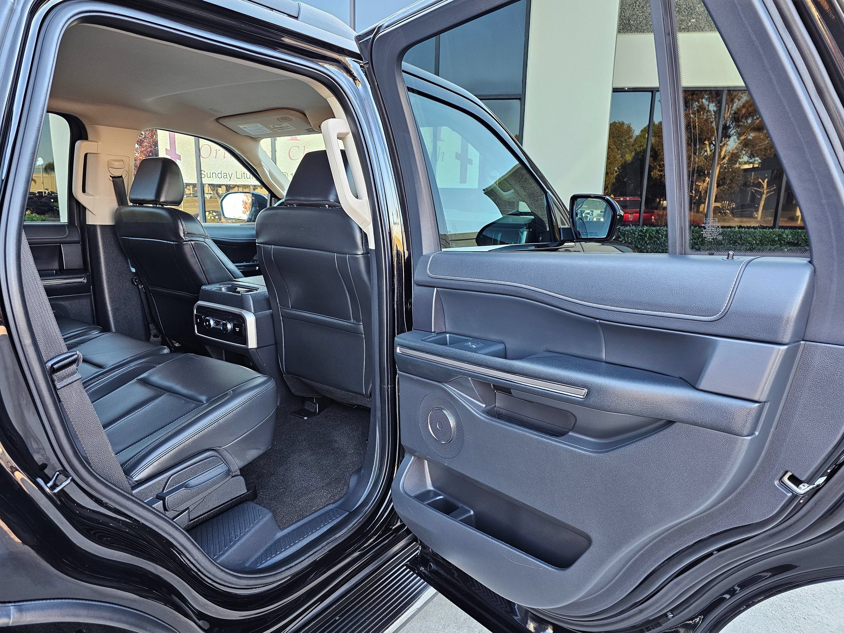 Used 2022 Ford Expedition XLT AWD/4WD image 29