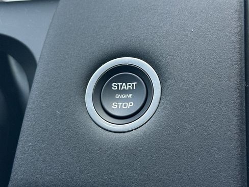 New 2025 Land Rover Discovery Sport S image 28