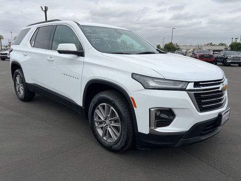 Used 2024 Chevrolet Traverse LT FWD image 1
