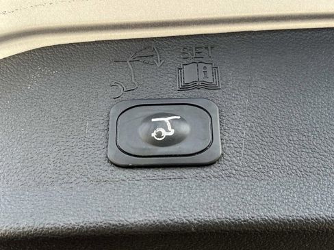 Used 2019 Ford Escape SEL FWD image 10