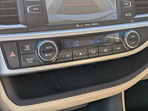 Used 2016 Toyota Highlander XLE image 16