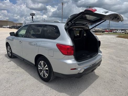 Used 2020 Nissan Pathfinder SL AWD/4WD image 4
