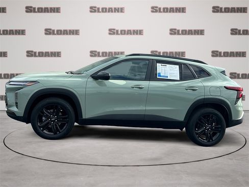 Used 2025 Chevrolet Trax ACTIV w/ Driver Confidence Package image 2