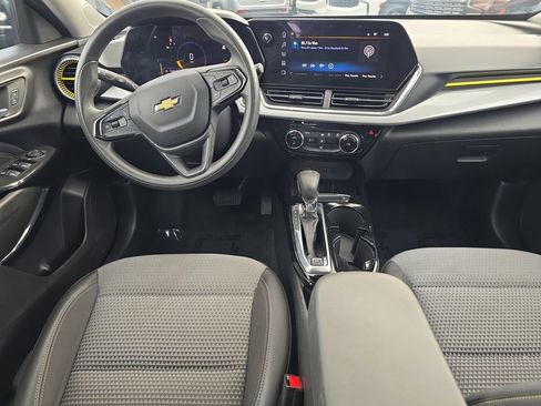 Used 2024 Chevrolet Trax LT image 13