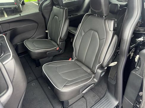 New 2027 Chrysler Pacifica Limited w/ S Appearance Package AWD/4WD image 26