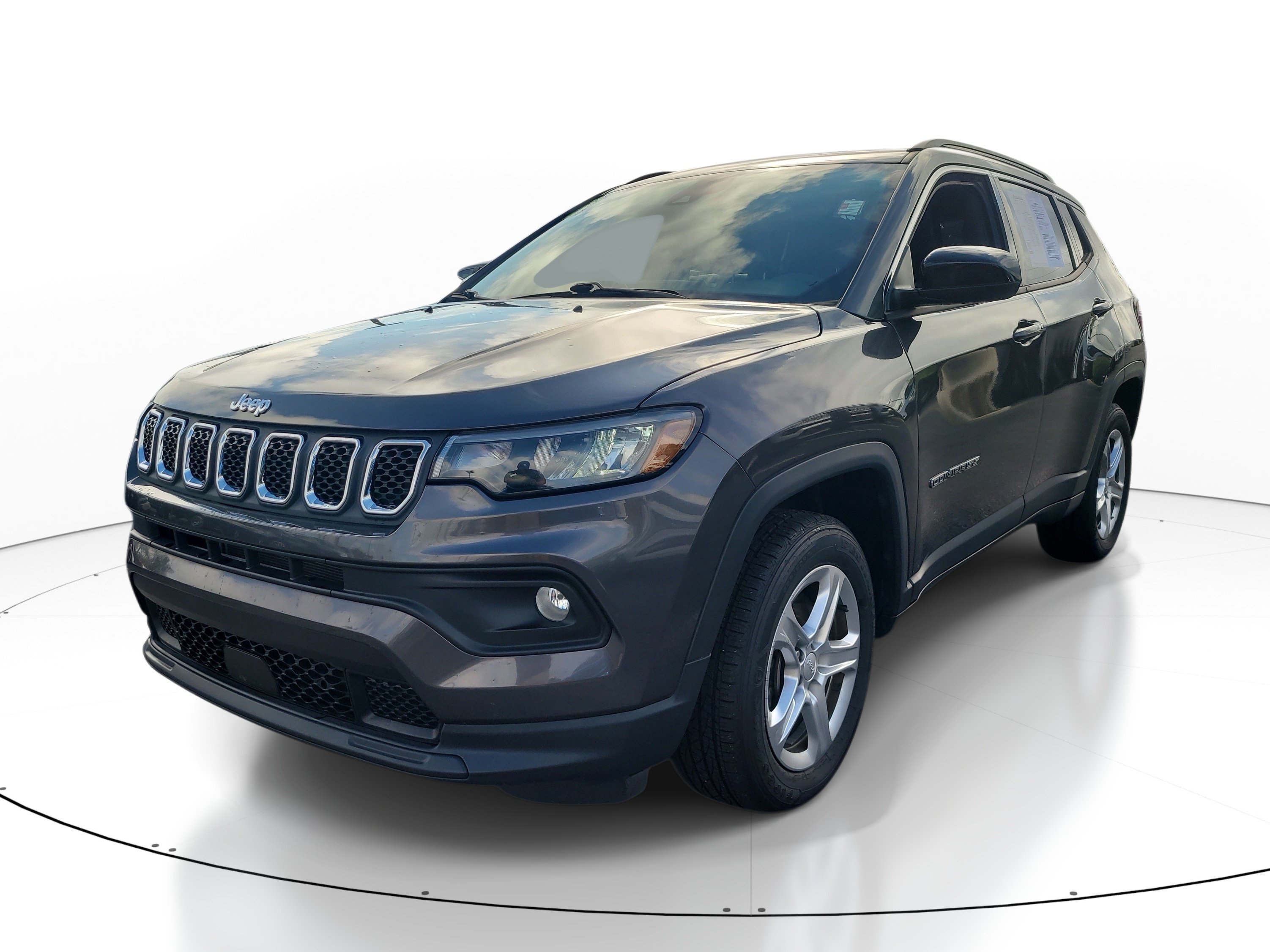 Used 2023 Jeep Compass Latitude AWD/4WD image 3