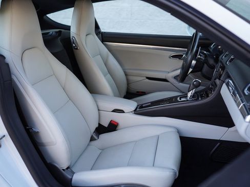 Used 2022 Porsche 718 Cayman image 23