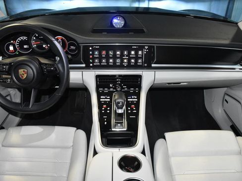Used 2023 Porsche Panamera 4 Platinum Edition image 9