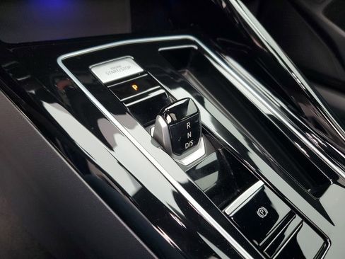 Used 2025 Volkswagen Golf image 16