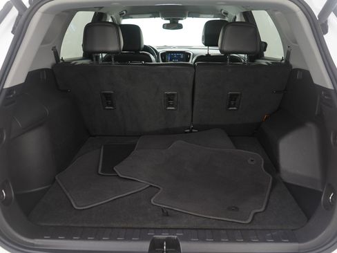 Used 2024 GMC Terrain SLT image 18