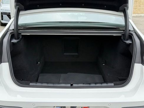 Used 2025 BMW 760i xDrive w/ Premium Package image 16