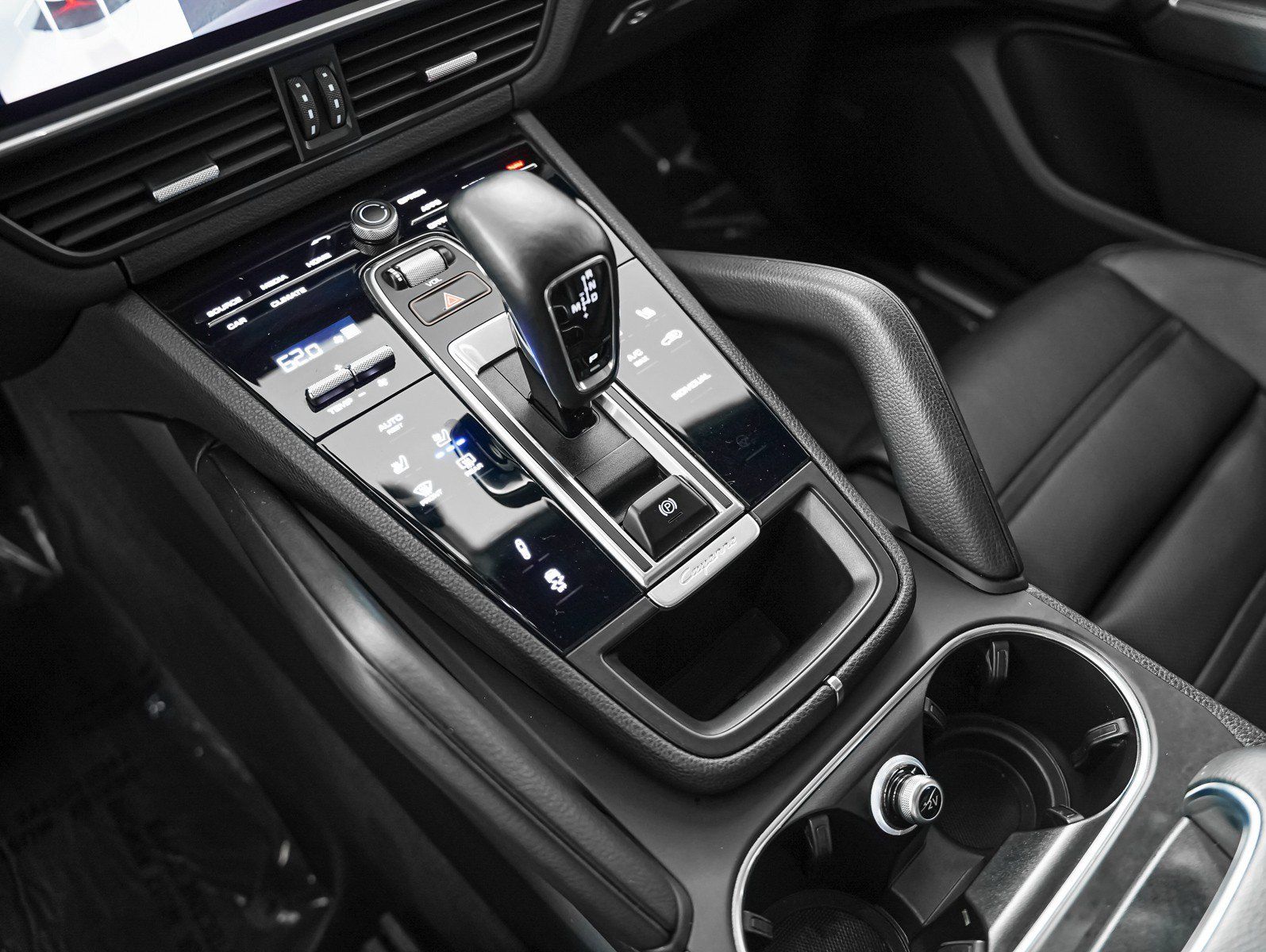 Certified 2022 Porsche Cayenne E-Hybrid AWD/4WD image 21