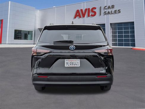Used 2024 Toyota Sienna LE image 7