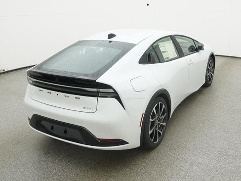 New 2026 Toyota Prius Plug-In Hybrid FWD image 38