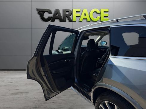 Used 2019 Volvo XC90 T5 Momentum w/ Multimedia Package AWD/4WD image 18