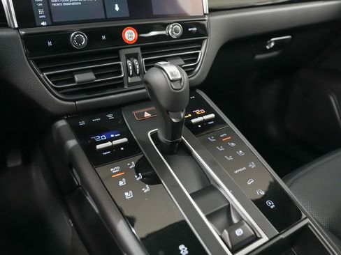 New 2026 Porsche Macan image 33