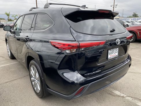 Used 2021 Toyota Highlander Limited image 9