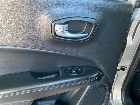 Used 2018 Jeep Compass Sport FWD image 36