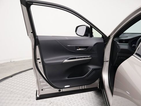 Certified 2024 Toyota Venza Limited image 16