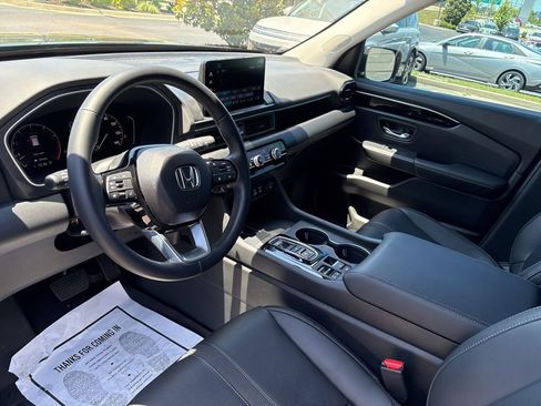 Used 2025 Honda Pilot EX-L image 11