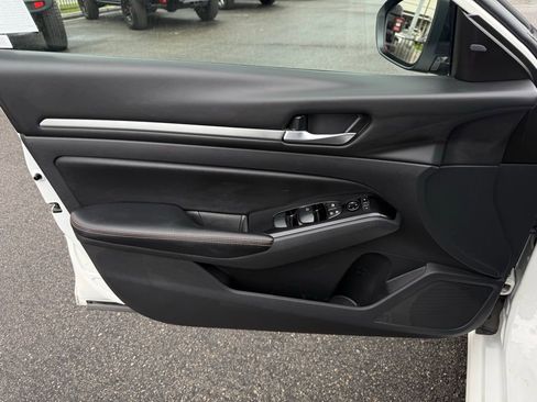 Certified 2024 Nissan Altima 2.5 SR image 19