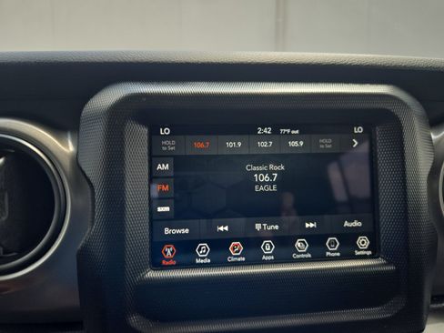 Used 2023 Jeep Gladiator Sport AWD/4WD image 16