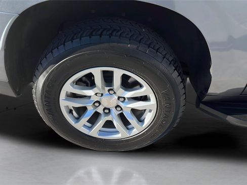 Used 2022 Chevrolet Suburban LT RWD image 21