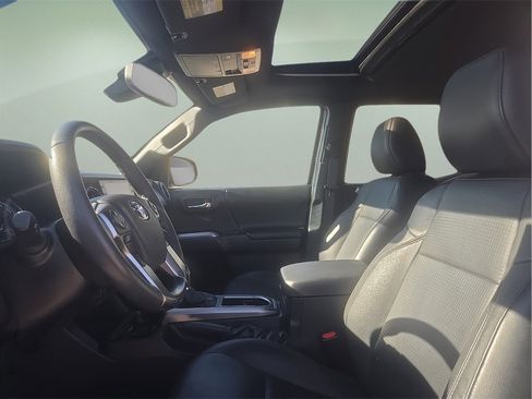 Certified 2022 Toyota Tacoma Limited image 19
