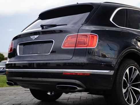 Used 2017 Bentley Bentayga AWD/4WD image 12