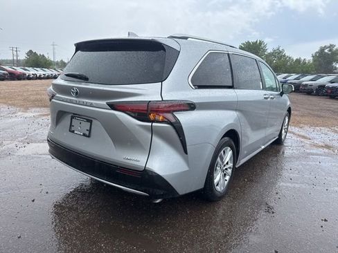 Used 2025 Toyota Sienna Limited AWD/4WD image 6