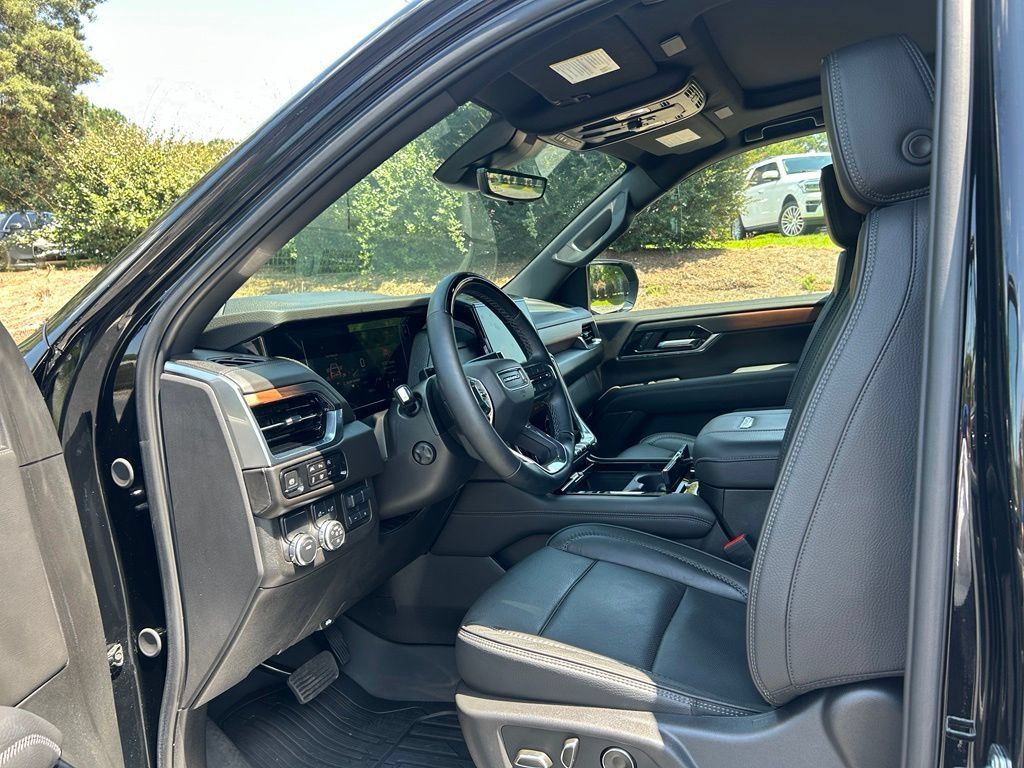 Used 2025 GMC Yukon Denali w/ Denali Reserve Package RWD image 46