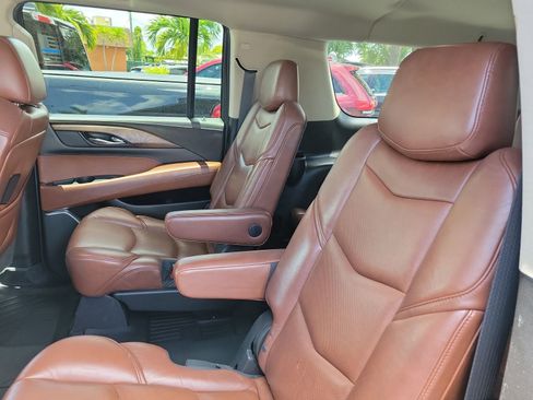Used 2019 Cadillac Escalade ESV Premium Luxury AWD/4WD image 12