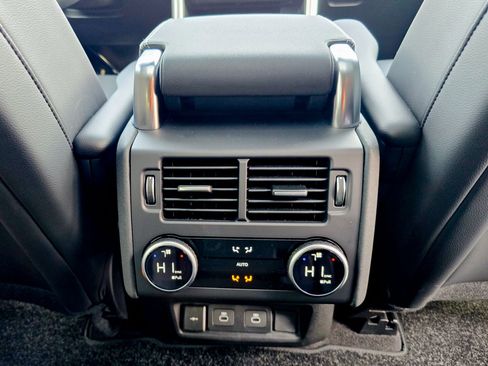 Used 2025 Land Rover Discovery Dynamic SE image 13