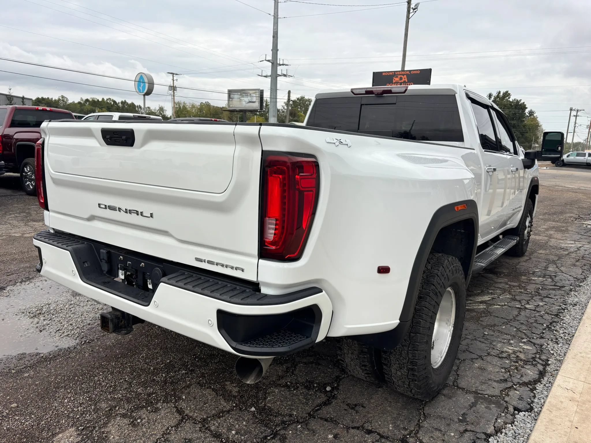 Used 2021 GMC Sierra 3500 Denali w/ Technology Package AWD/4WD image 9