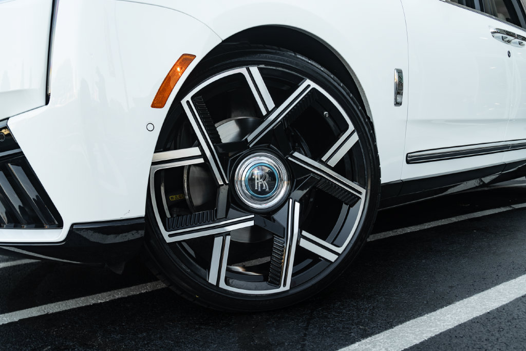 Used 2026 Rolls-Royce Cullinan AWD/4WD image 2