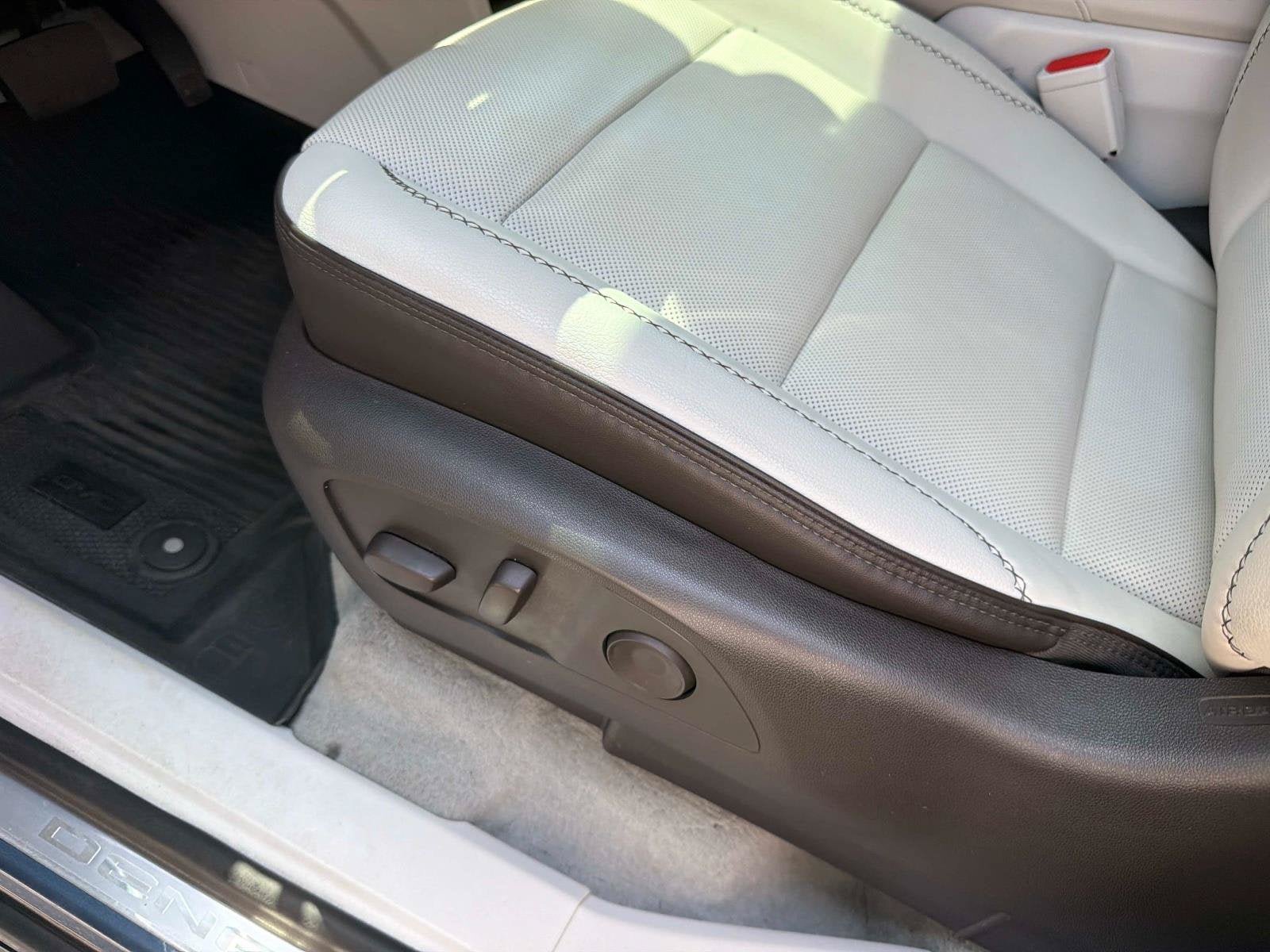 Used 2024 GMC Acadia Denali w/ Super Cruise Package FWD image 20