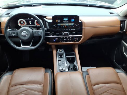 Used 2023 Nissan Pathfinder Platinum AWD/4WD image 11