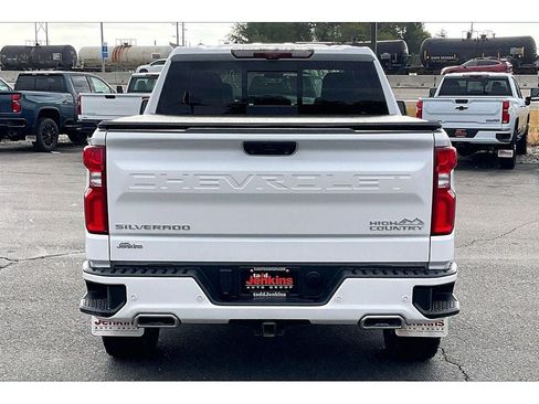 Used 2022 Chevrolet Silverado 1500 High Country w/ Technology Package AWD/4WD image 4