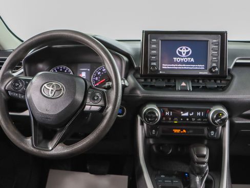 Used 2022 Toyota RAV4 XLE image 17